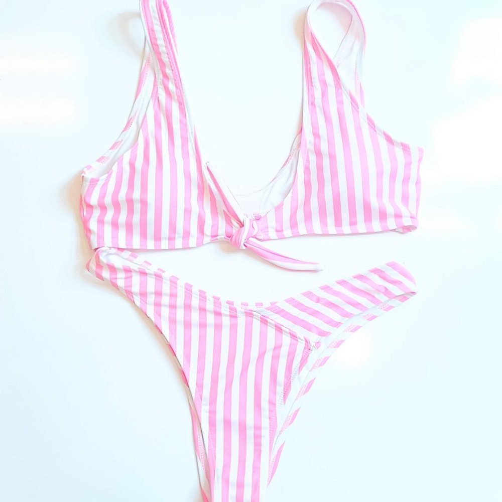 NWT PINK AND WHITE STRIPED BIKINI 👙👙 SALE!